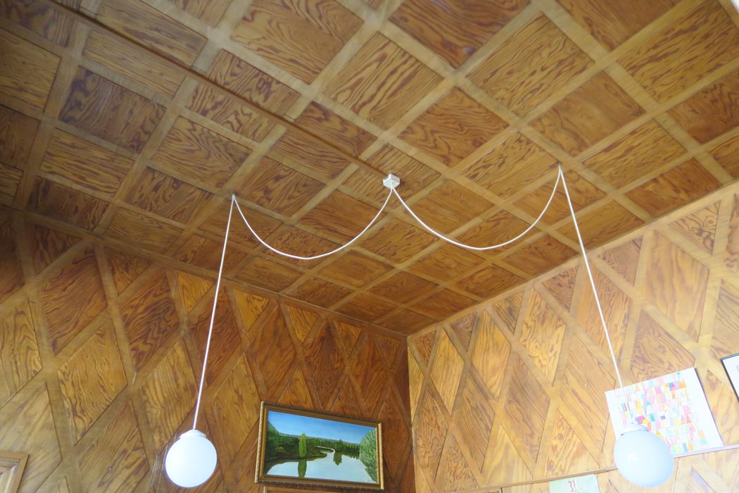 hall d’entrée, côté nord-est, vue partielle des lambris de revêtement