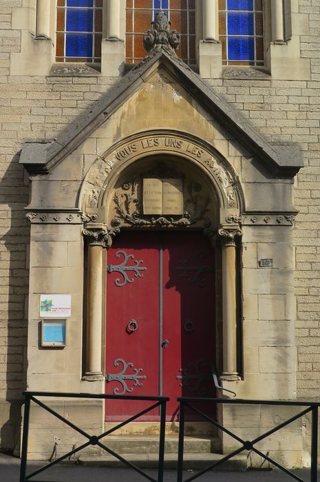 portail d’accès ouest sur rue
