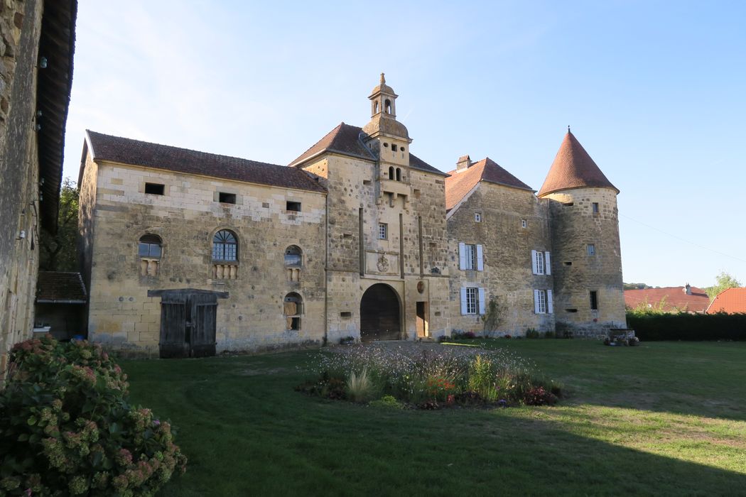 ensemble est du corps de logis et de la porterie