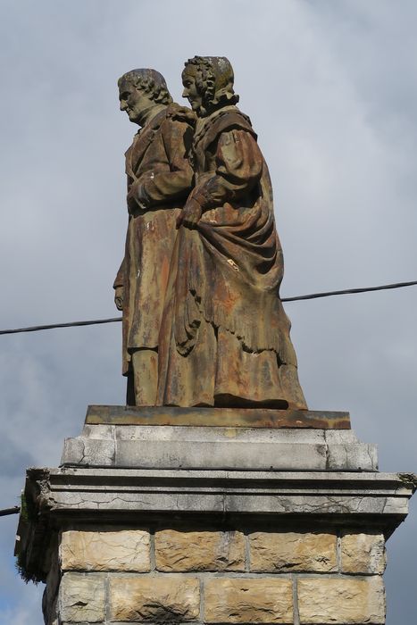 groupe sculpté sommital profil gauche