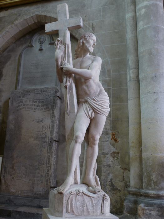 Statue : Christ portant la croix dit Christ à la colonne