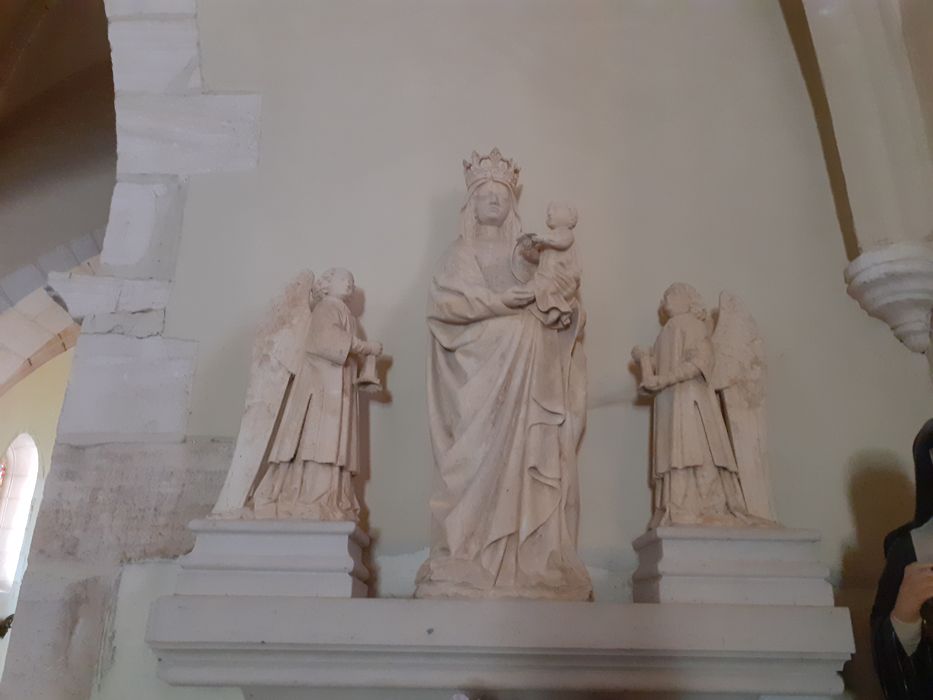 statues : Anges portant chandeliers, Vierge à l’Enfant