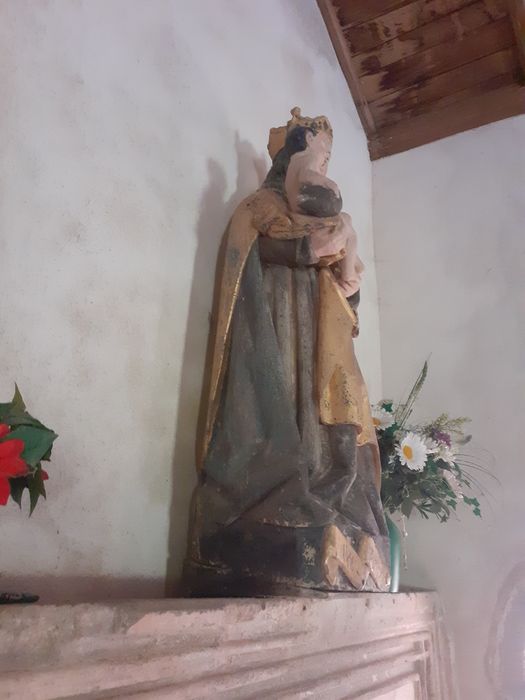 statue : Vierge à l'Enfant, profil droit