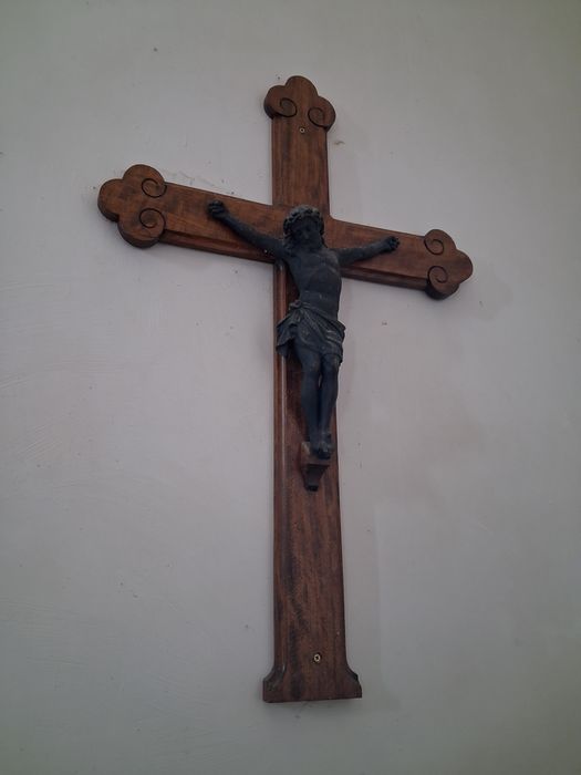 statue : Christ en croix
