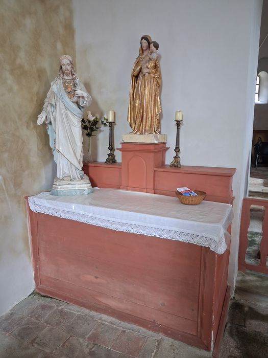 autel latéral nord, statues : Vierge à l’Enfant, Christ du Sacré-Coeur