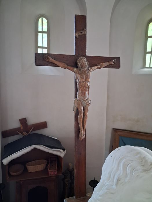 statue : Christ en croix