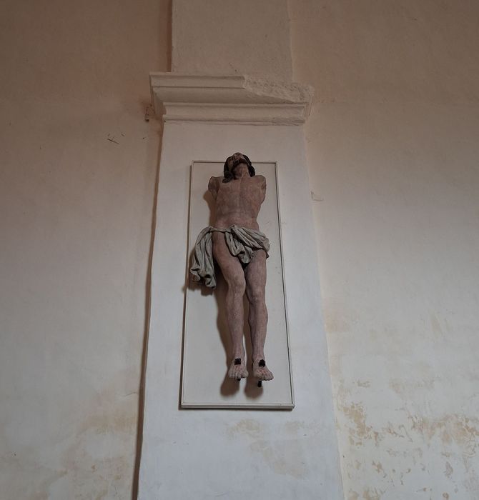 statue fragmentaire : Christ en croix