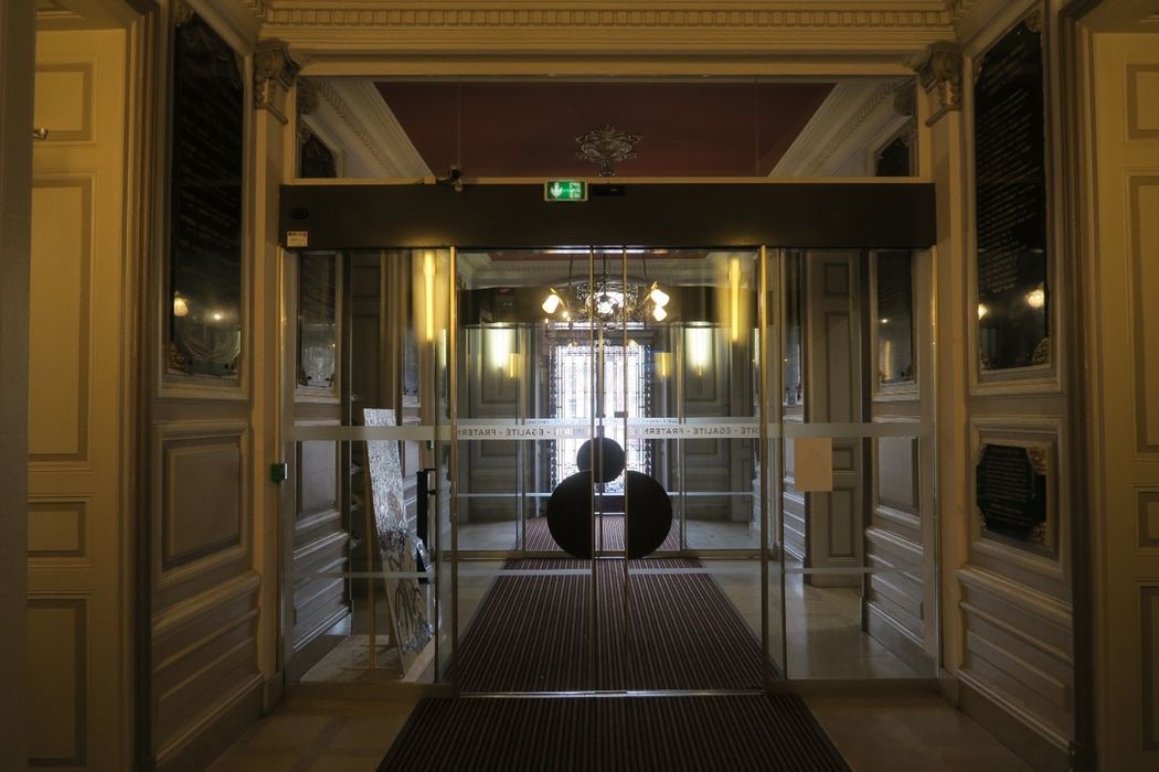 vestibule, vue vers la cour au sud