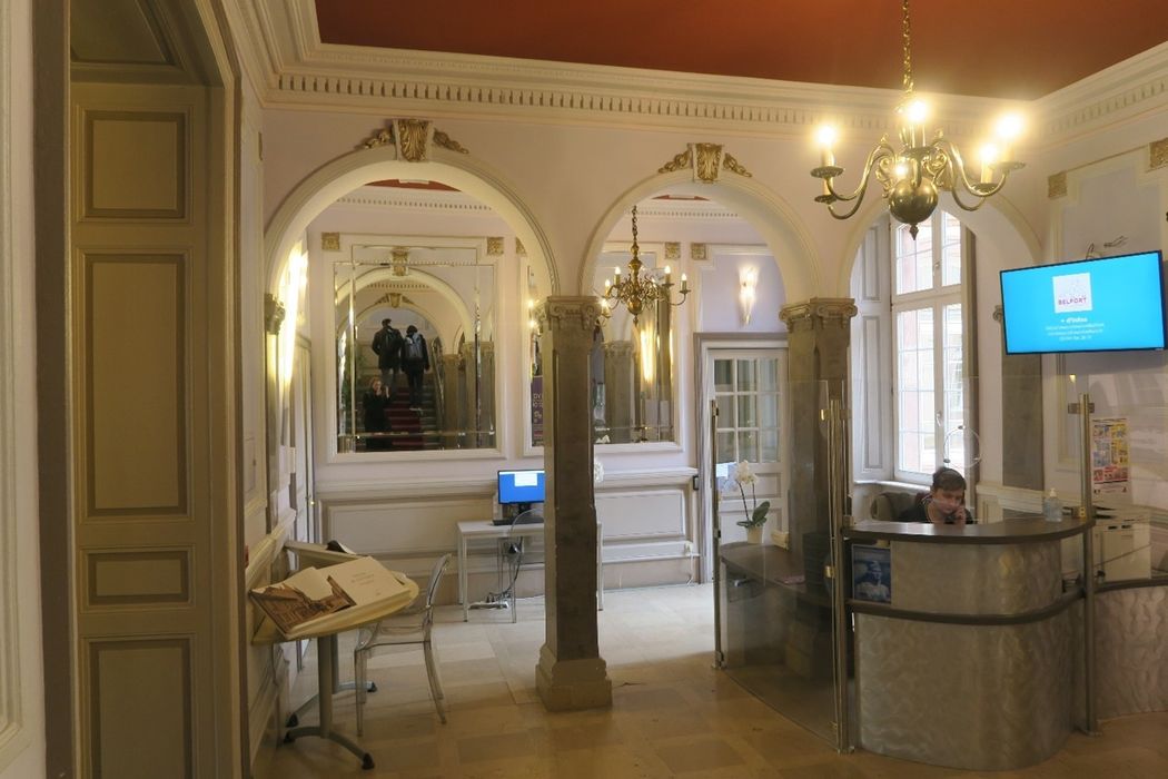 vestibule