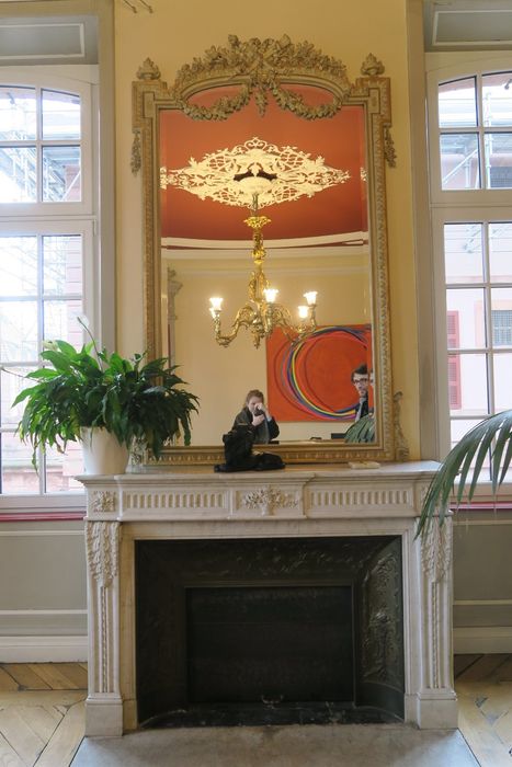 ancienne salon, actuellement bureau, cheminée