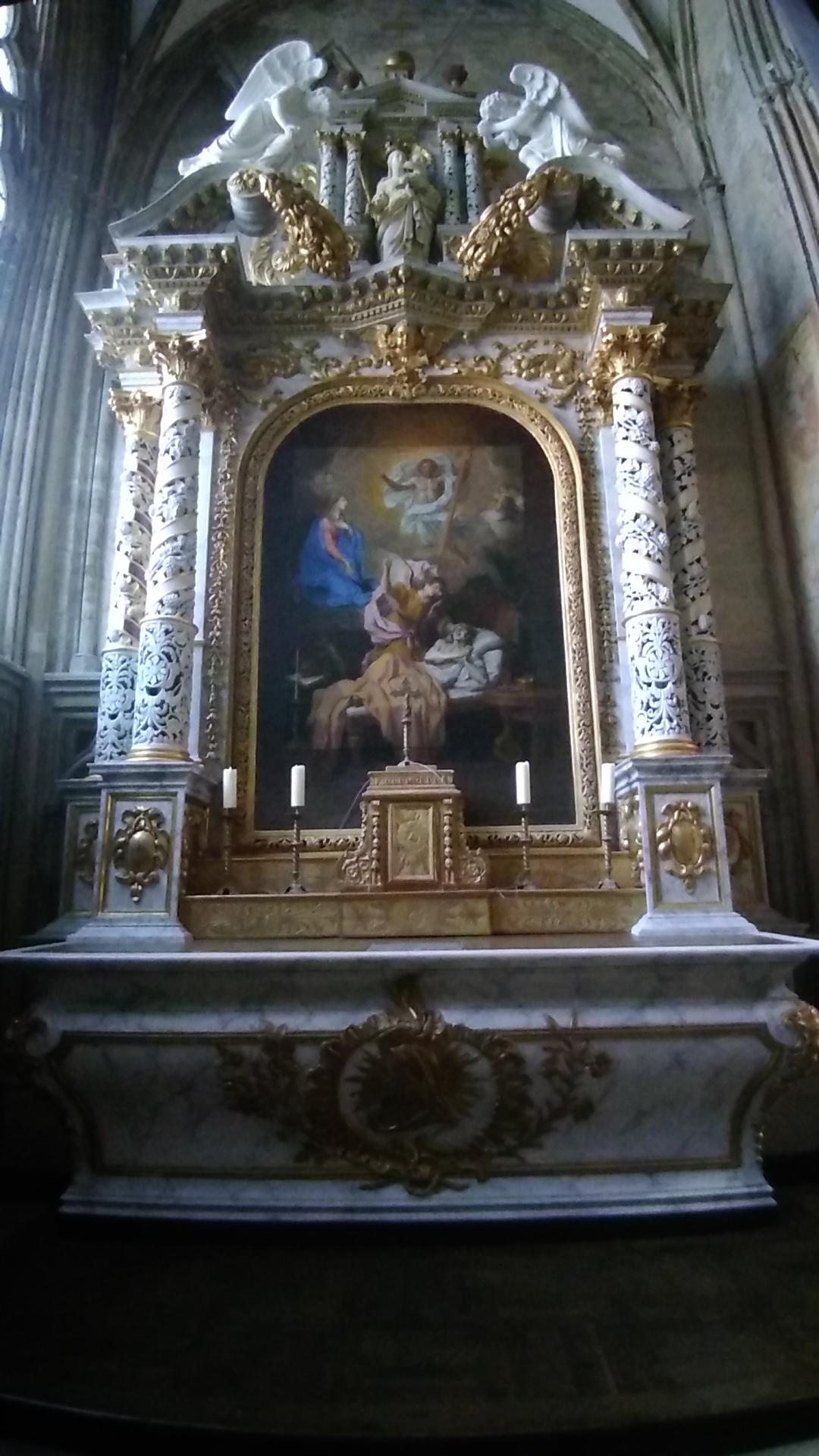 retable Saint Martin des Vicaires (restauré en 2016 par l'atelier Giordani) et tableau de La Bonne Mort, tableau restauré en 2013 par Annie Legrand