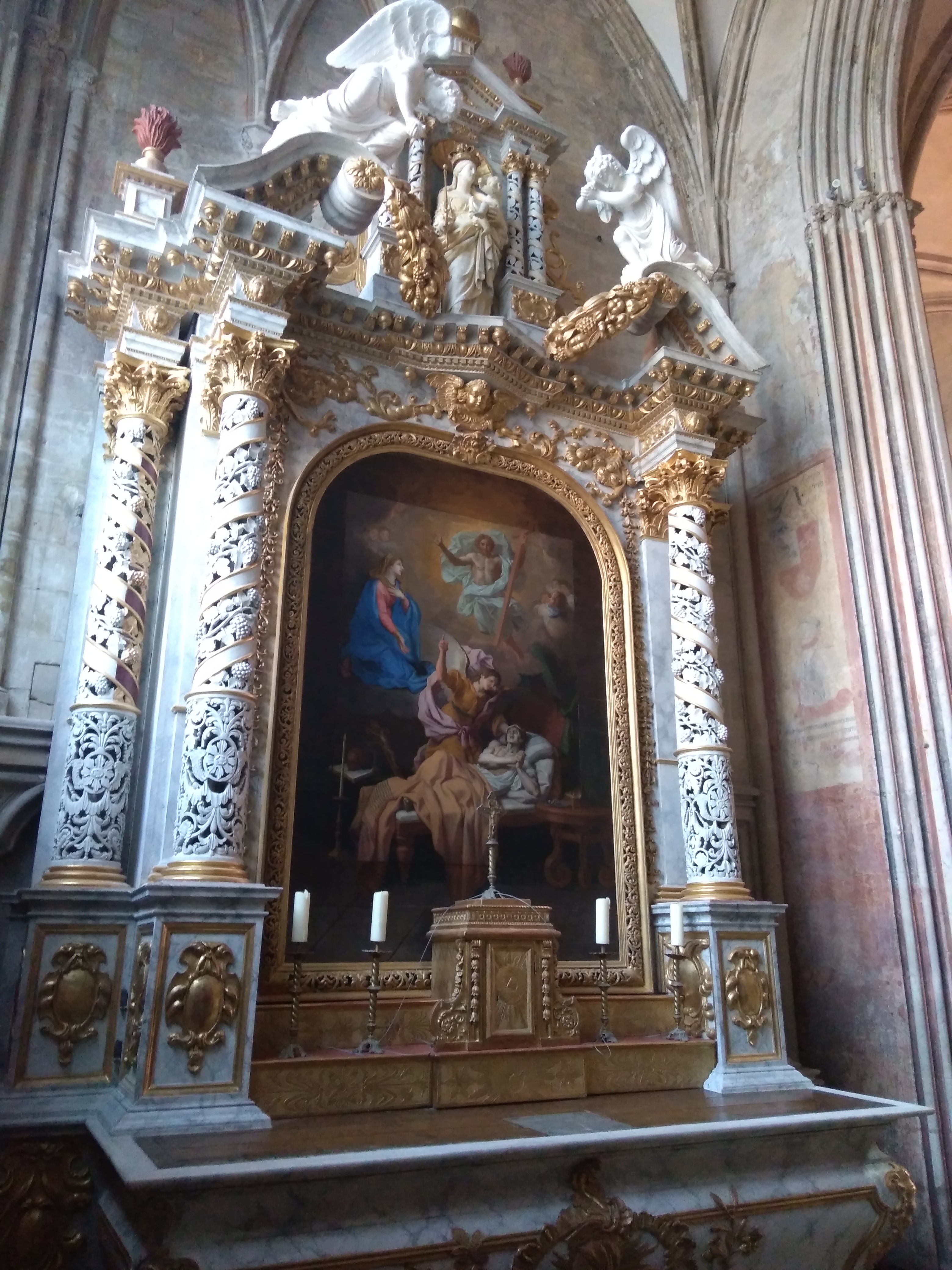 retable Saint Martin des Vicaires (restauré en 2016 par l'atelier Giordani) et tableau de La Bonne Mort, tableau restauré en 2013 par Annie Legrand