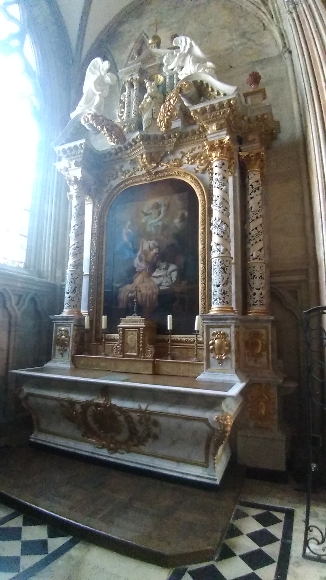 retable Saint Martin des Vicaires (restauré en 2016 par l'atelier Giordani) et tableau de La Bonne Mort, tableau restauré en 2013 par Annie Legrand