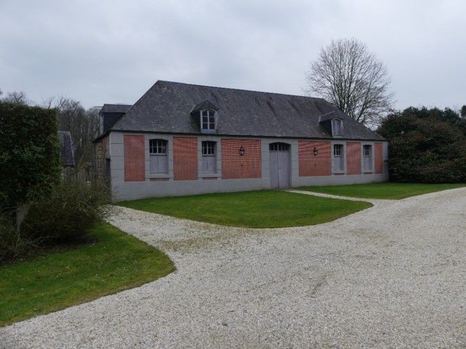 Ancienne écurie, au sud de la cour