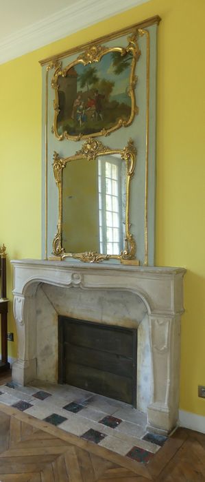 pièce non localisée, détail d'une cheminée