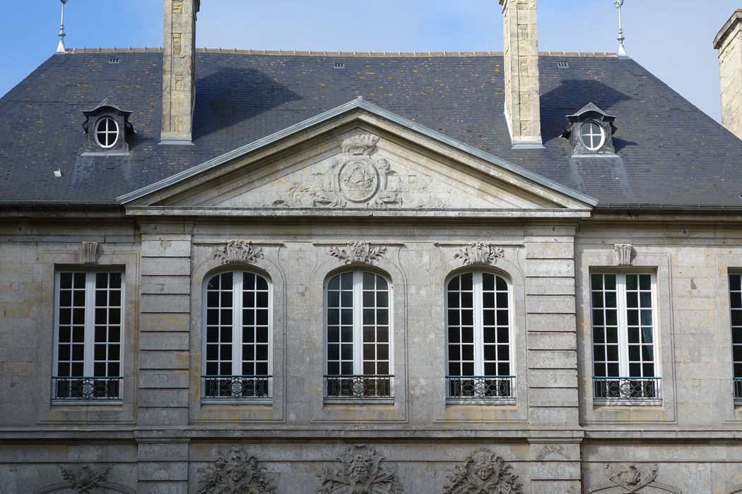 façade nord-est, vue partielle