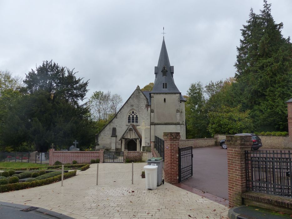 vue générale de l’église dans son environnement depuis l’Ouest