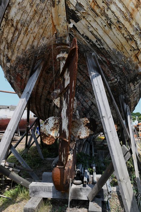 bateau : thonier-chalutier dit le Fides, détail