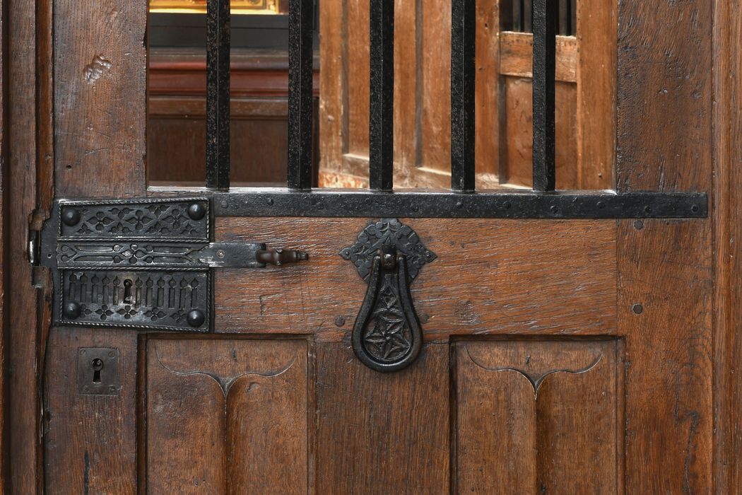 verrous, serrures et heurtoirs des portes de la chapelle du Trésor