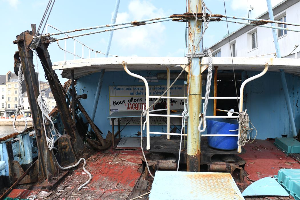 bateau de pêche (chalutier de pêche) dit Jacques-Louise, vue partielle
