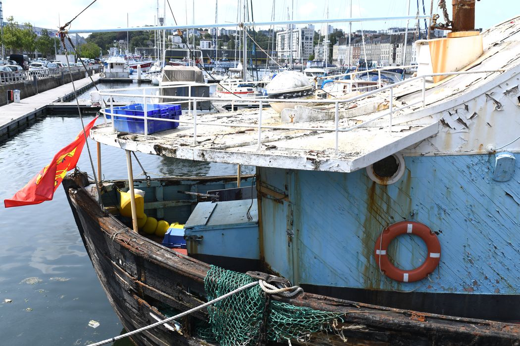 bateau de pêche (chalutier de pêche) dit Jacques-Louise, vue partielle