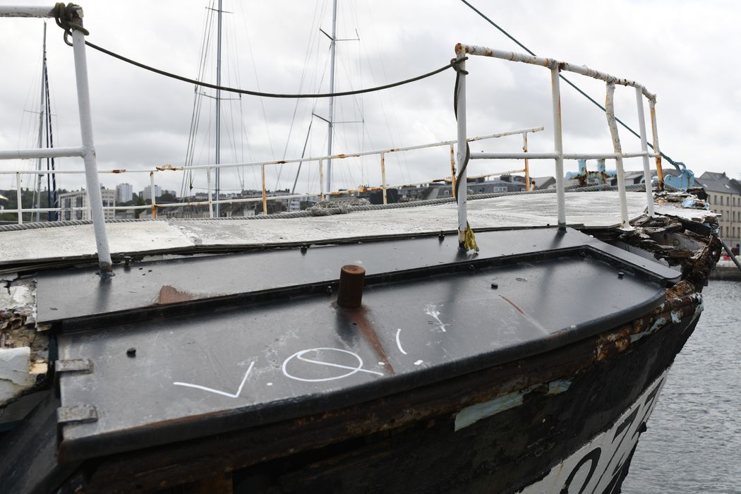 bateau de pêche (chalutier de pêche) dit Jacques-Louise, vue partielle