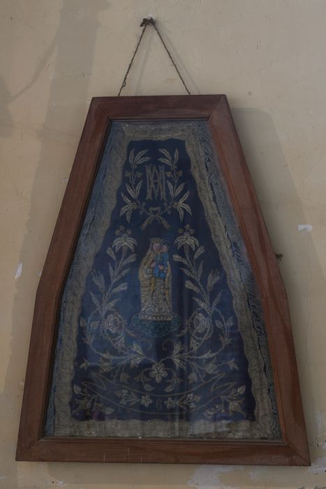 chaperon de charitons - © Ministère de la Culture (France), Direction Régionale des Affaires Culturelles de Normandie – Tous droits réservés 