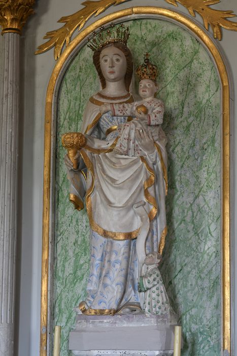 statue : Vierge à l'Enfant avec donateur - © Ministère de la Culture (France), Direction Régionale des Affaires Culturelles de Normandie – Tous droits réservés 