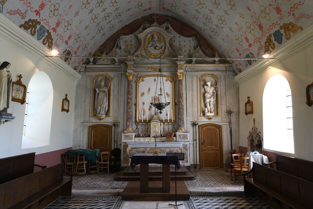 autel (maître-autel), retable, tabernacle, statues : Dieu le Père et Saint évêque - © Ministère de la Culture (France), Direction Régionale des Affaires Culturelles de Normandie – Tous droits réservés 