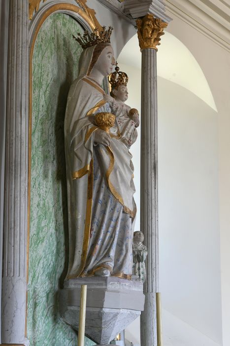 statue : Vierge à l'Enfant avec donateur