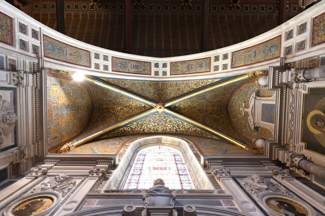 décor de la chapelle de la famille Boucicaut : autel, retable, 4 tableaux : Le Rosaire, Saint François d'Assise, Saint Jacques, Saint Dominique, monument funéraire, 2 prie-Dieu et 4 fauteuils - © Ministère de la Culture (France), Direction Régionale des Affaires Culturelles de Normandie – Tous droits réservés 