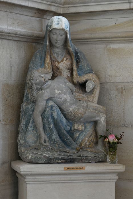 groupe sculpté : Vierge de Pitié - © Ministère de la Culture (France), Direction Régionale des Affaires Culturelles de Normandie – Tous droits réservés 