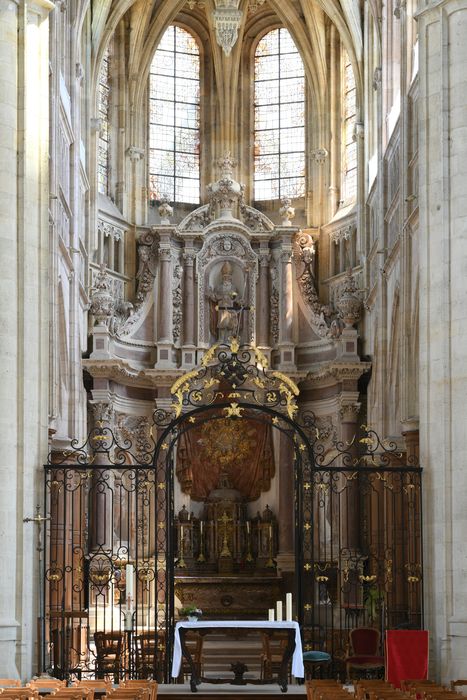 maître-autel, tabernacle, statuettes, retable