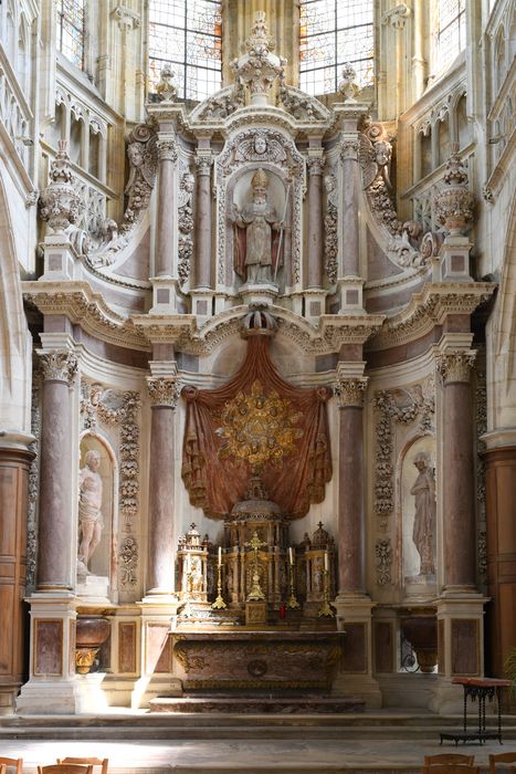 maître-autel, tabernacle, statuettes, retable - © Ministère de la Culture (France), Direction Régionale des Affaires Culturelles de Normandie – Tous droits réservés 