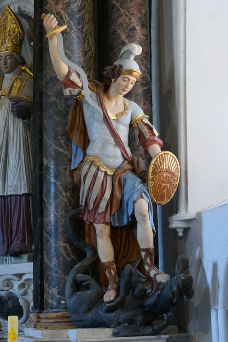 groupe sculpté : Saint Michel terrassant le dragon
