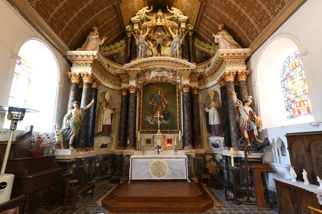 retable du maître-autel, tableau : L'Assomption, statues : Saint Martin, saint Nicolas, Ange gardien, saint Michel terrassantl le dragon, dais d'architecture