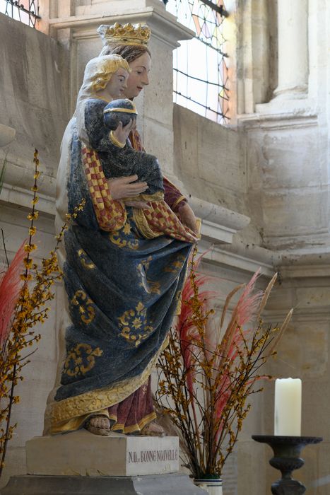 statue : Vierge à l'Enfant dite Notre-Dame de Bonne Nouvelle, profil droit