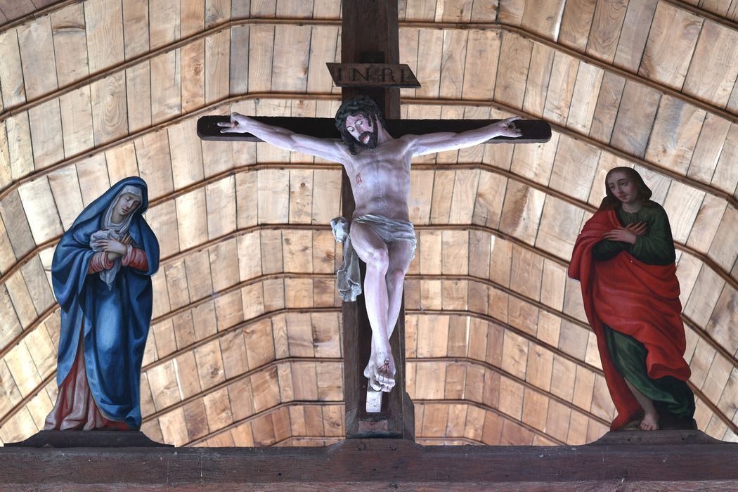 statue (poutre de gloire) : Christ en croix - © Ministère de la Culture (France), Direction Régionale des Affaires Culturelles de Normandie – Tous droits réservés 