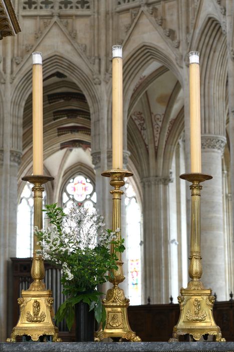 chandeliers (garniture du maître-autel)