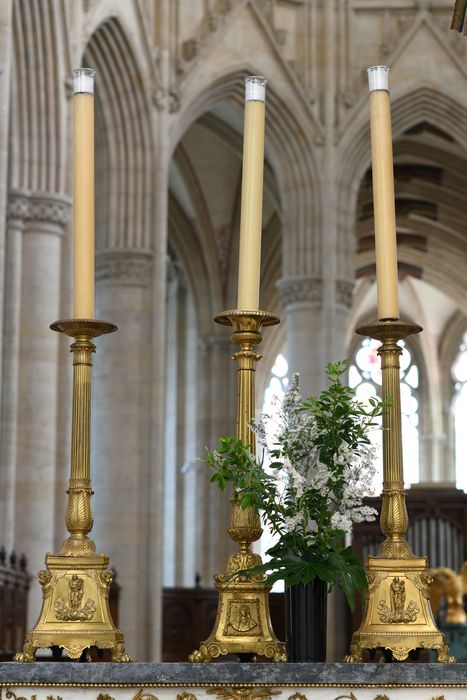 chandeliers (garniture du maître-autel)