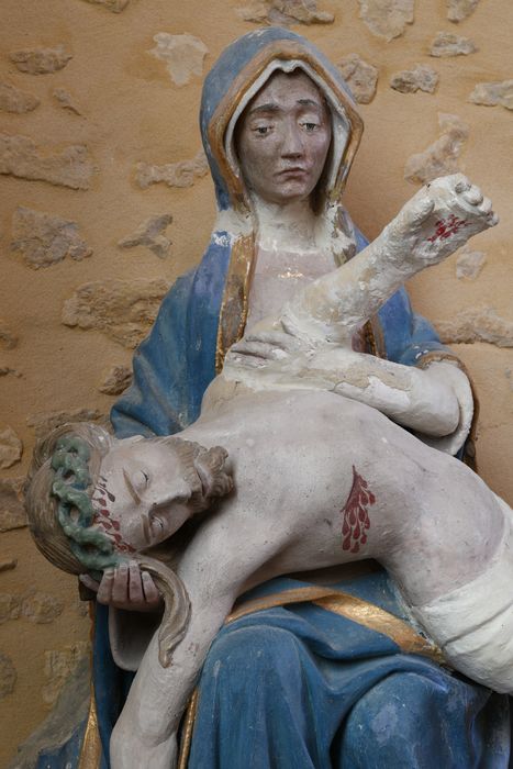 groupe sculpté : Vierge de Pitié, vue partielle