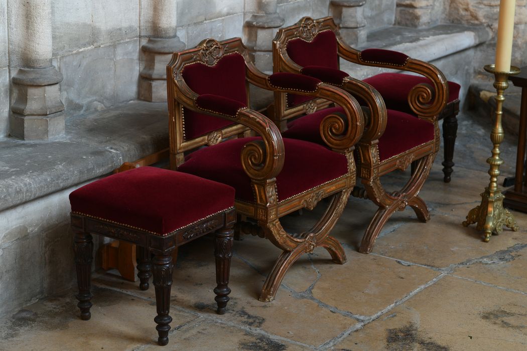 tabouret d'église, fauteuils de célébrant