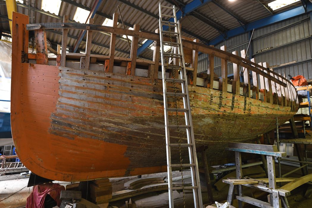 bateau de pêche, puis bateau de plaisance (cotre) dit Déhel