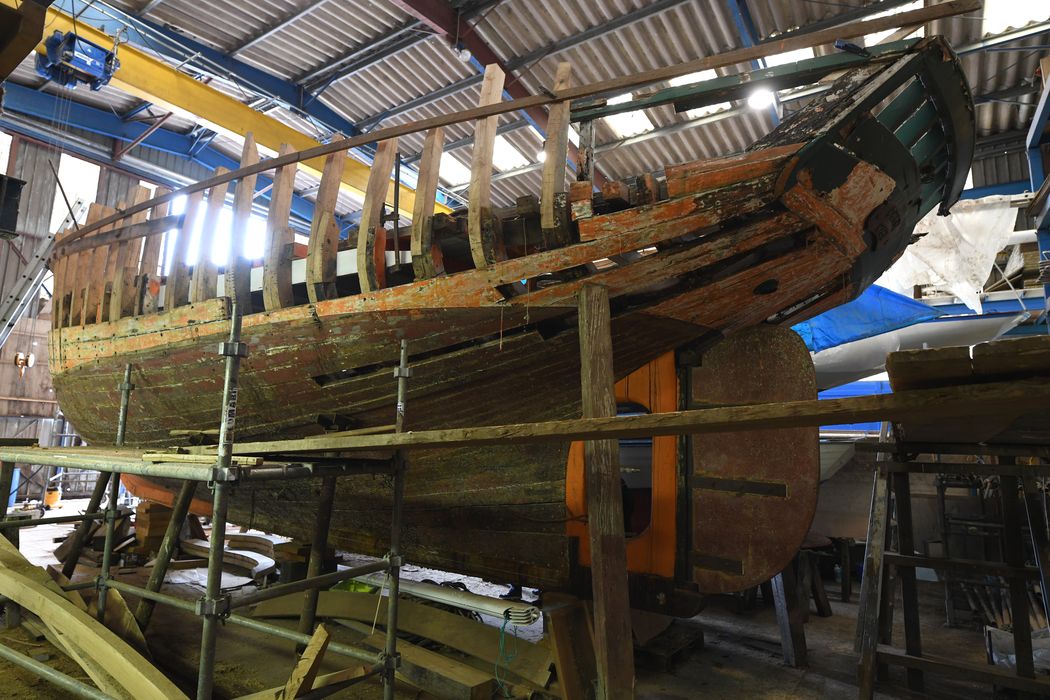 bateau de pêche, puis bateau de plaisance (cotre) dit Déhel
