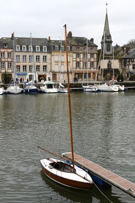 bateau de compétition : monotype de régate hirondelle dite Lily