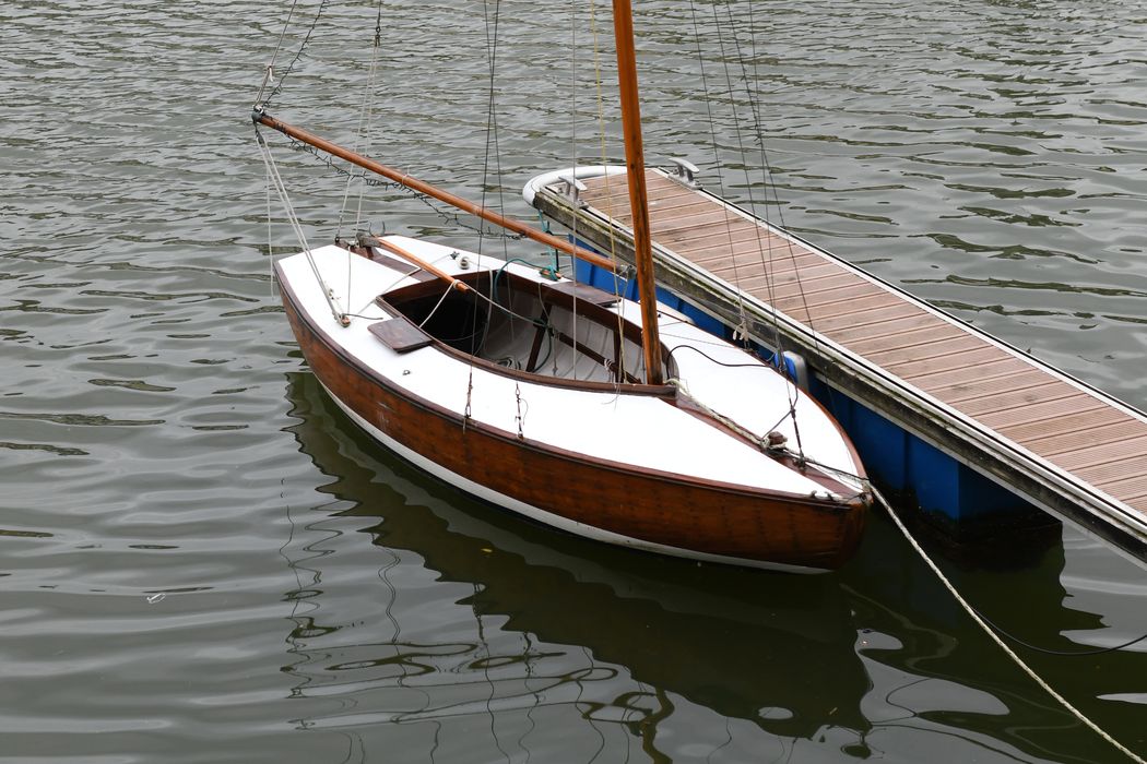 bateau de compétition : monotype de régate hirondelle dite Lily