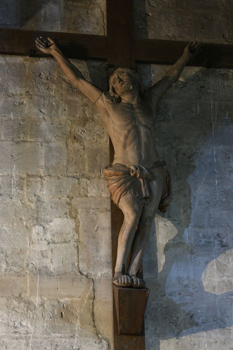 statue : Christ en croix