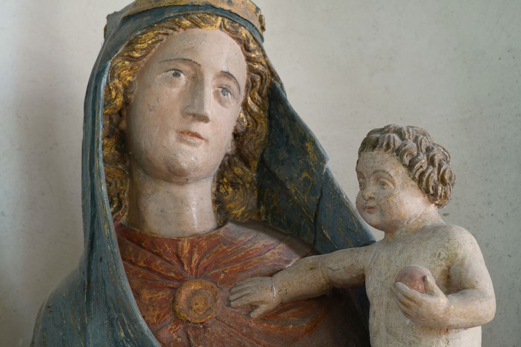 statue : Vierge à l'Enfant dite sainte Radegonde, vue partielle - © Ministère de la Culture (France), Direction Régionale des Affaires Culturelles de Normandie – Tous droits réservés 