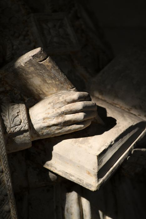 statue : Saint Ambroise, détail