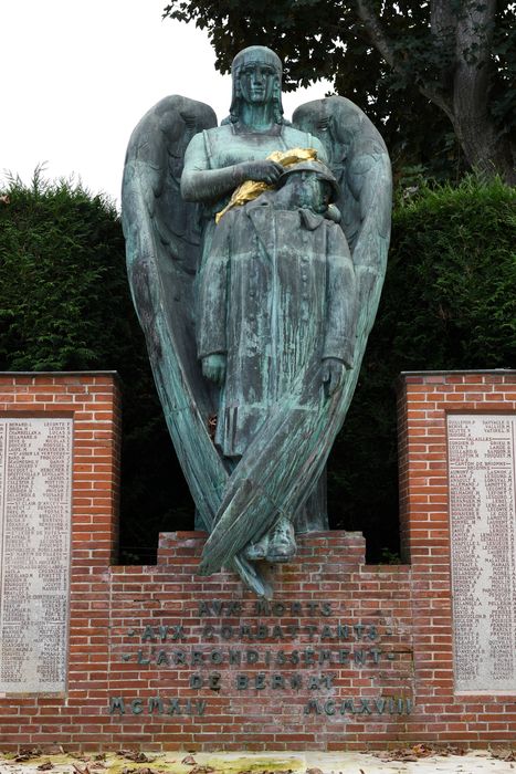 vue partielle du monument